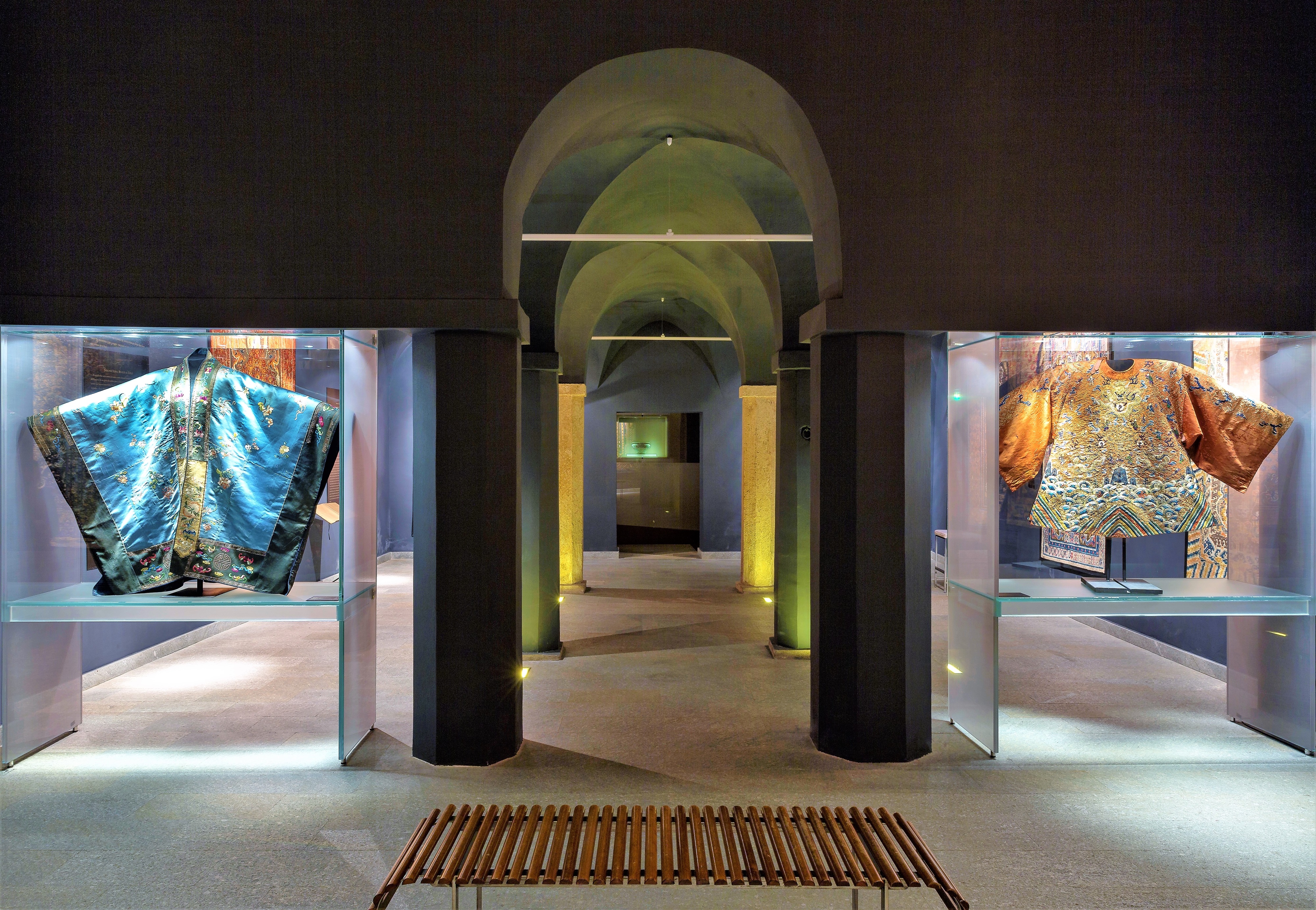 The embroidered silk robes (Lots 1 and 2) displayed at the MAO in Turin