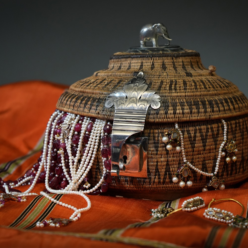 Arts of India and the Islamic Lands