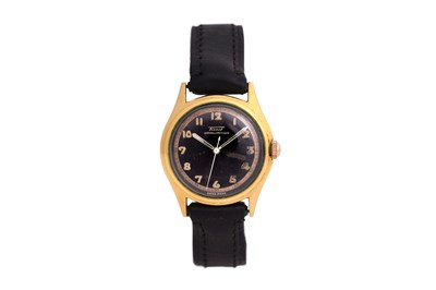 Lot 135 - A MEN'S TISSOT GOLD PLATED MANUAL WRISTWATCH.