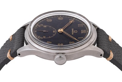 Lot 111 - A RARE MEN'S MILITARY OMEGA STAINLESS STEEL MANUAL WRISTWATCH FOR THE SEWDISH MARKET.