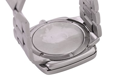 Lot 120 - A MEN'S OMEGA STAINLESS STEEL AUTOMATIC BRACELET WATCH.