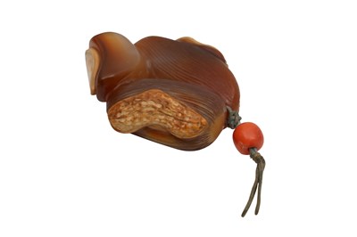 Lot 6 - λ A CHINESE AGATE CARVING OF A GROUP OF NUTS