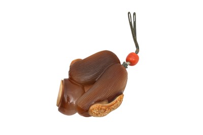 Lot 6 - λ A CHINESE AGATE CARVING OF A GROUP OF NUTS