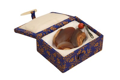 Lot 6 - λ A CHINESE AGATE CARVING OF A GROUP OF NUTS