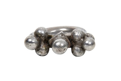 Lot 325 - A TRIBAL INDIAN SILVER LINGAM RING