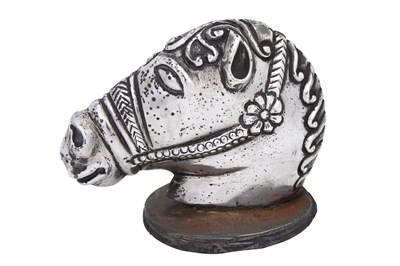 Lot 323 - AN INDIAN SILVER HORSE HEAD FURNITURE FINIAL