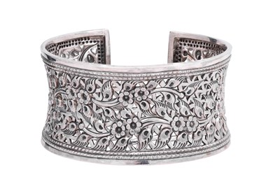 Lot 39 - A BOLIVIAN SILVER OPENWORK CUFF WITH FLORAL MOTIFS