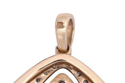 Lot 21 - A DIAMOND-SET TRIANGULAR YELLOW GOLD PENDANT
