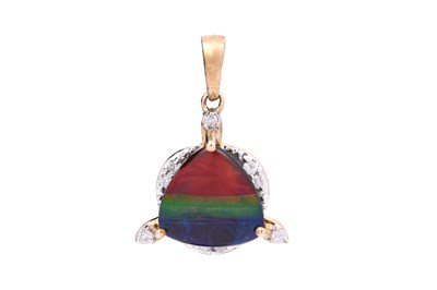 Lot 22 - AN AMMOLITE AND DIAMOND-SET PENDANT