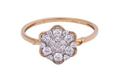 Lot 26 - A DIAMOND-SET YELLOW GOLD TOMAS RAE FLORAL RING