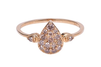 Lot 9 - A COCOA DIAMOND-SET YELLOW GOLD TEAR DROP RING