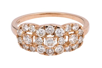 Lot 15 - A YELLOW DIAMOND-SET YELLOW GOLD RING