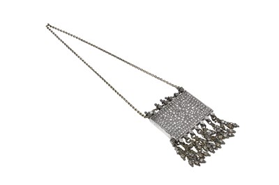 Lot 56 - AN OMANI SILVER NECKLACE WITH AMULET CASE (HIRZ)