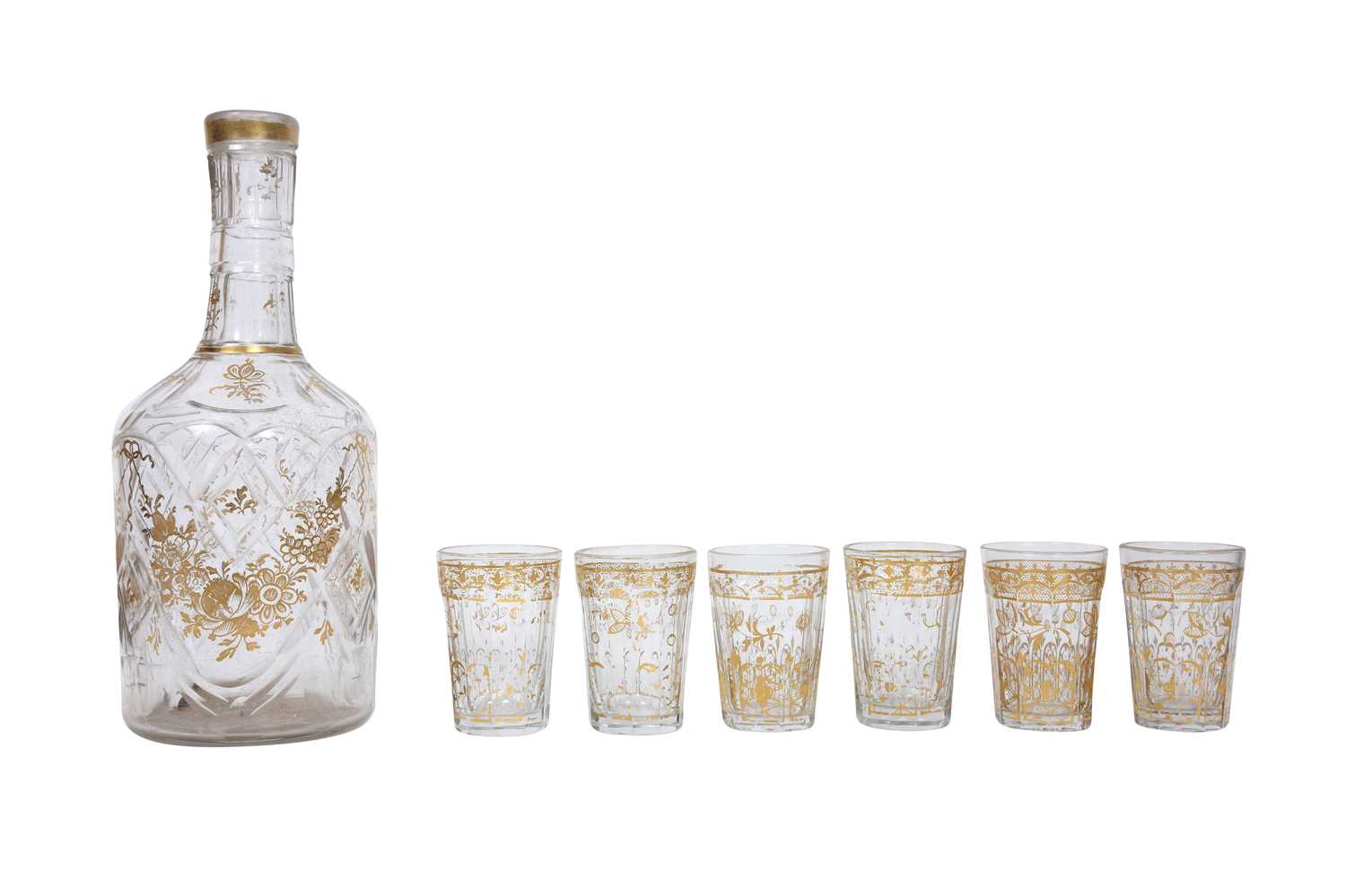 Lot 399 - A GILT BEYKOZ-STYLE CLEAR GLASS SPIRIT BOTTLE WITH SIX LIQUOR GLASSES