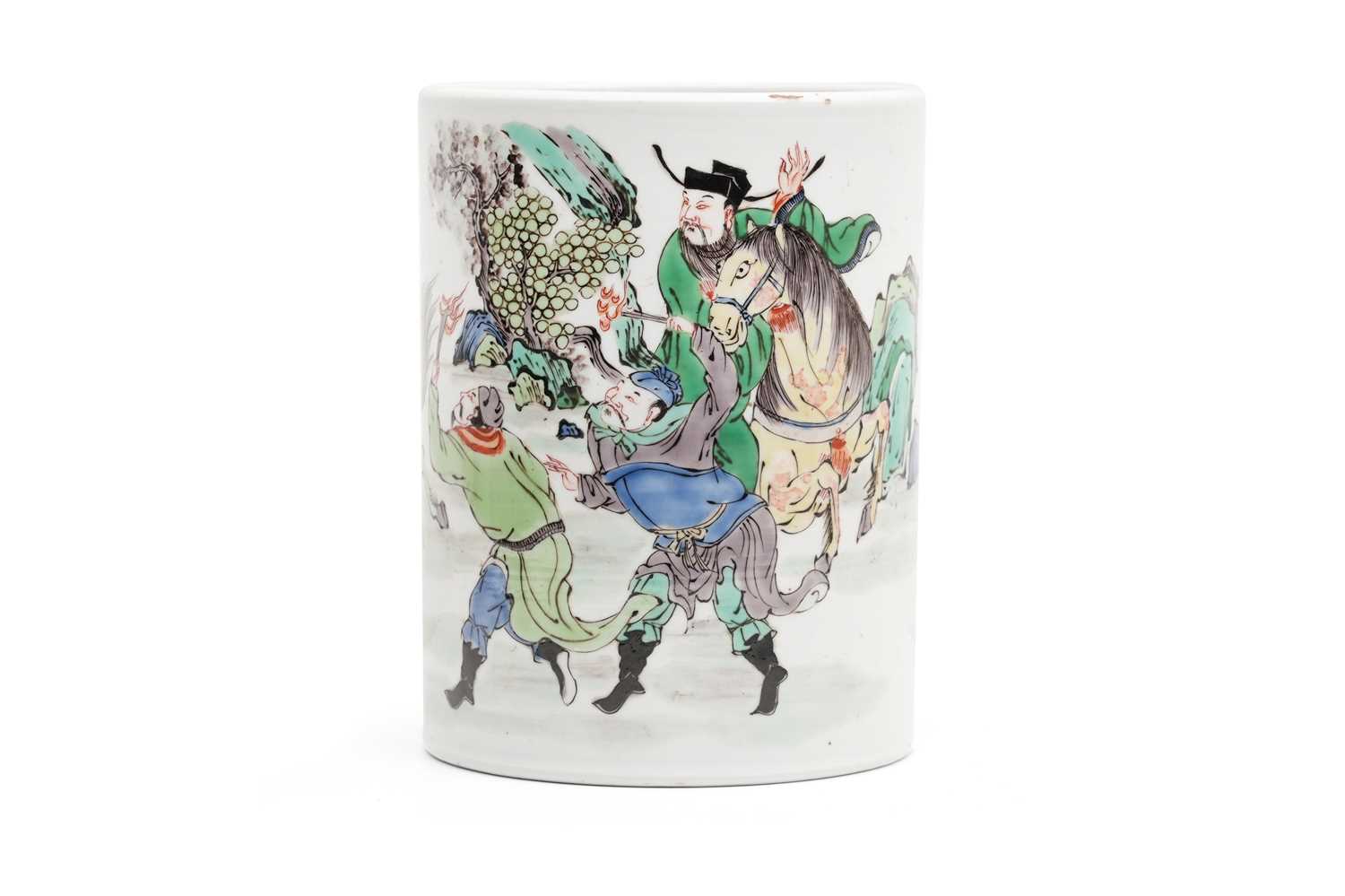 Lot 46 - A CHINESE FAMILLE VERTE BRUSHPOT, BITONG