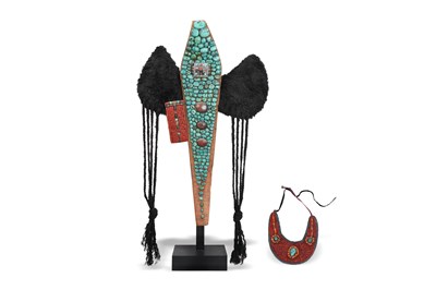 Lot 123 - A LARGE HIMALAYAN PERAK HEADDRESS AND NECKLACE SET WITH TURQUOISE, RED AGATE AND CORAL BEADS