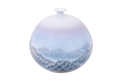 Lot A JAPANESE PORCELAIN VASE BY FUJII SHUMEI (1936 – 2017)