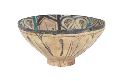 Lot 131 - A SULTANABAD POTTERY BOWL