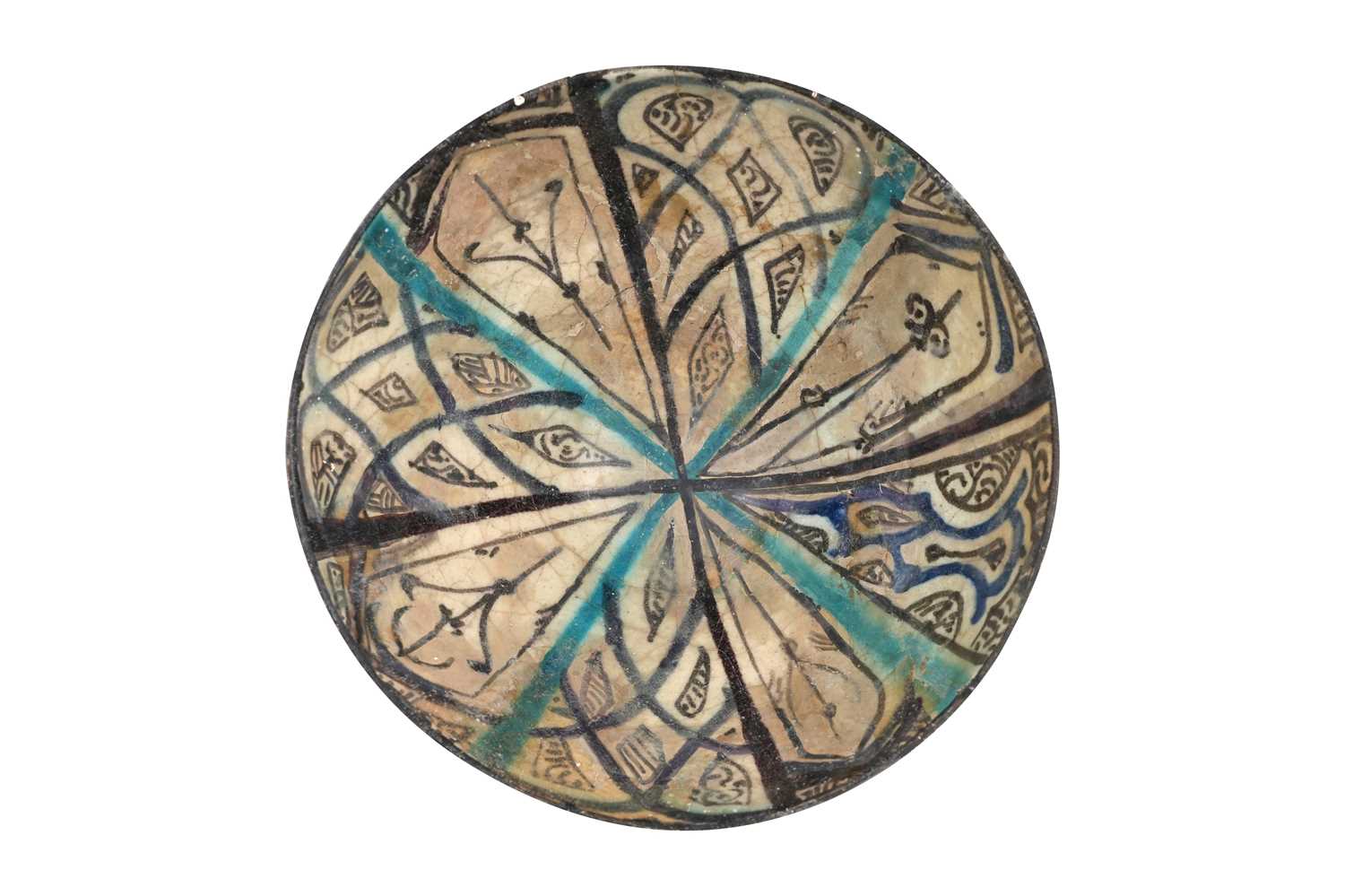 Lot 131 - A SULTANABAD POTTERY BOWL