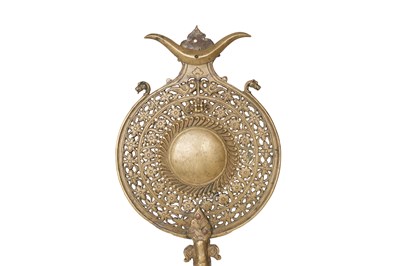 Lot 181 - AN INDIAN OPENWORK BRASS ‘ALAM FINIAL