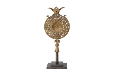 Lot 181 - AN INDIAN OPENWORK BRASS ‘ALAM FINIAL