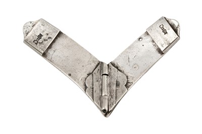 Lot 77 - A GEORGIAN SILVER AND NIELLO HEART-SHAPED BELT BUCKLE