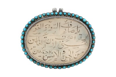 Lot 114 - AN OVAL PALE AGATE APOTROPAIC AMULET PENDANT WITH TURQUOISE BEADS
