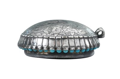 Lot 114 - AN OVAL PALE AGATE APOTROPAIC AMULET PENDANT WITH TURQUOISE BEADS
