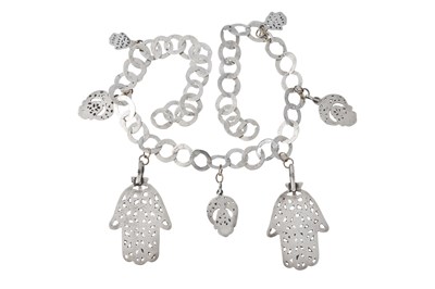 Lot 29 - A TUNISIAN CHAIN LINK SILVER NECKLACE WITH OPENWORK HAMSA AMULETS