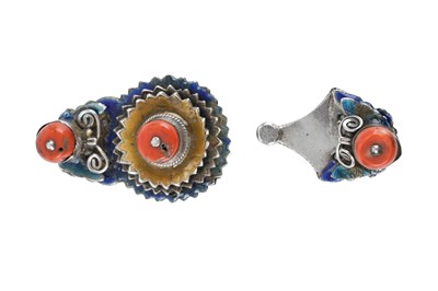 Lot 208 - A CHINESE POLYCHROME ENAMELLED SILVER BUCKLE WITH RED CORAL BEADS
