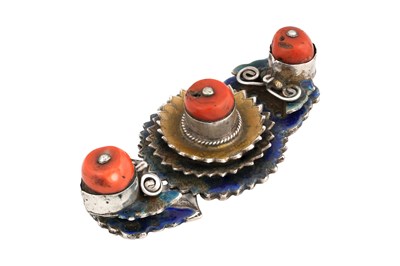 Lot 208 - A CHINESE POLYCHROME ENAMELLED SILVER BUCKLE WITH RED CORAL BEADS