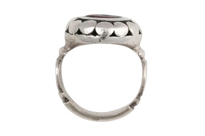 Lot 14 - A SPANISH SAHARAN SILVER RING WITH CHEVRON GLASS BEAD