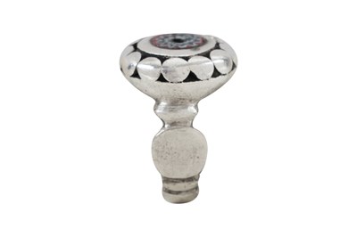 Lot 14 - A SPANISH SAHARAN SILVER RING WITH CHEVRON GLASS BEAD