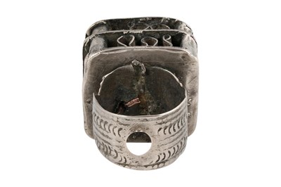 Lot 15 - A MOROCCAN BERBER DOUBLE-TIERED SILVER HAIR ORNAMENT