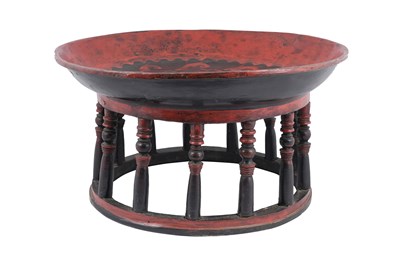 Lot 199 - A BURMESE LACQUERED OFFERING TRAY ON STAND (KALAT)