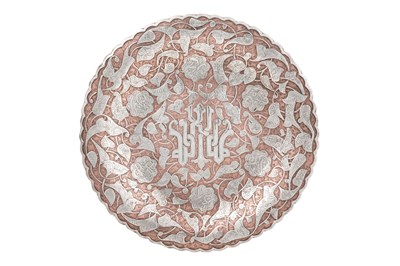 Lot 33 - A SILVER-INLAID COPPER DISH WITH THE RASHIDUN'S NAMES AND VEGETAL SCROLLWORK