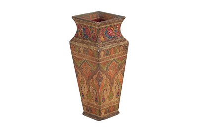 Lot 141 - A KASHMIRI GILT, POLYCHROME-PAINTED AND LACQUERED PAPIER-MÂCHÉ POSY VASE