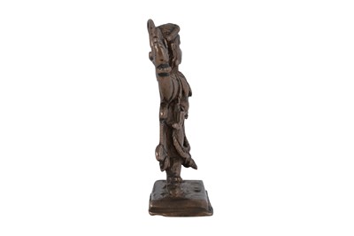 Lot 132 - A MOULDED BRONZE FIGURINE OF THE MONKEY GOD, HANUMAN