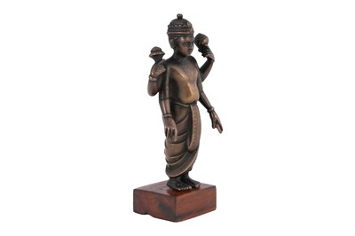 Lot 175 - A DEVOTIONAL BRONZE FIGURINE OF THE HINDU GOD VISHNU