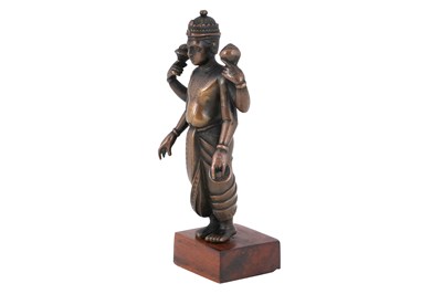 Lot 175 - A DEVOTIONAL BRONZE FIGURINE OF THE HINDU GOD VISHNU