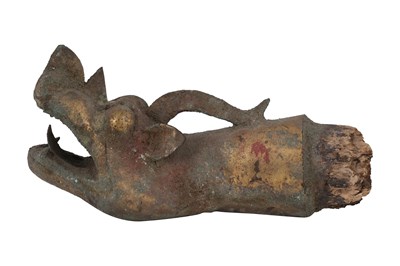 Lot 206 - A CHINESE GILT BRONZE 'DRAGON HEAD' CHARIOT TERMINAL (YUE OR WUSHI)
