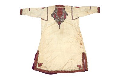 Lot 86 - AN INDIAN EMBROIDERED CREAM-COLOURED PASHMINA WOOL ROBE