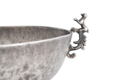 Lot 71 - AN HISPANO-COLONIAL SILVER BERNEGAL (DRINKING CUP) WITH FISH MOTIF