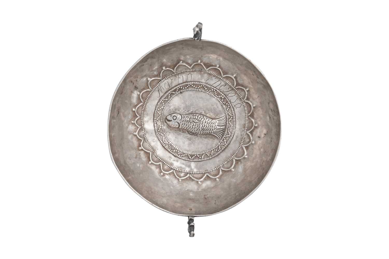 Lot 71 - AN HISPANO-COLONIAL SILVER BERNEGAL (DRINKING CUP) WITH FISH MOTIF