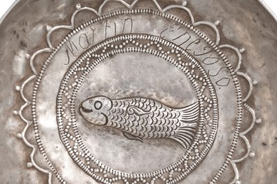 Lot 71 - AN HISPANO-COLONIAL SILVER BERNEGAL (DRINKING CUP) WITH FISH MOTIF