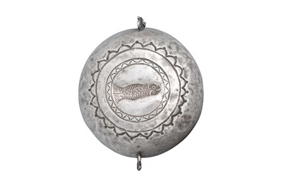 Lot 71 - AN HISPANO-COLONIAL SILVER BERNEGAL (DRINKING CUP) WITH FISH MOTIF