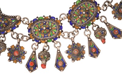 Lot 26 - AN ALGERIAN BERBER RED CORAL AND POLYCHROME ENAMELS SILVER NECKLACE (AZRAR)