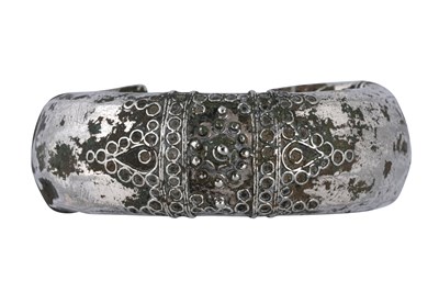 Lot 51 - AN ARABIAN SILVER CUFF BRACELET