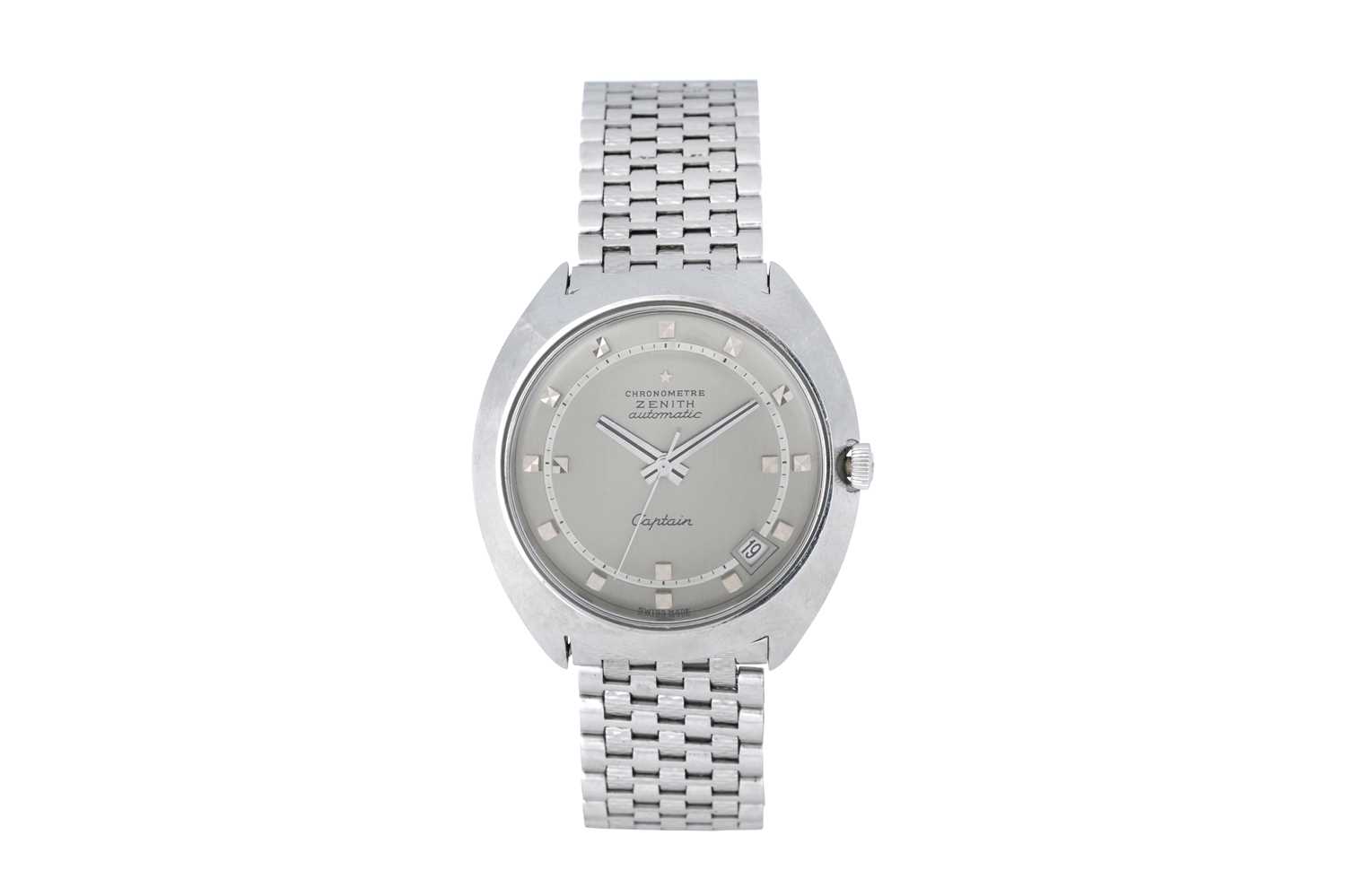 Lot 23 - A MEN'S ZENITH STAINLESS STEEL AUTOMATIC BRACELET WATCH.