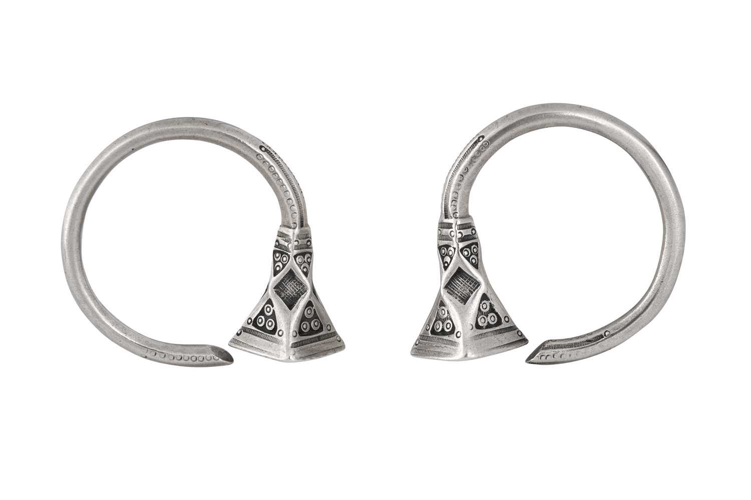 Lot 6 - A PAIR OF TUAREG SILVER HOOP EARRINGS (TSABIT OR TEZABITEN)